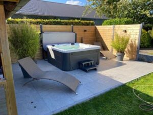 6 person hot tub