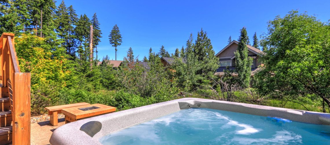 Small,But,Open,To,Greenery,Back,Yard,Space,With,Fire
