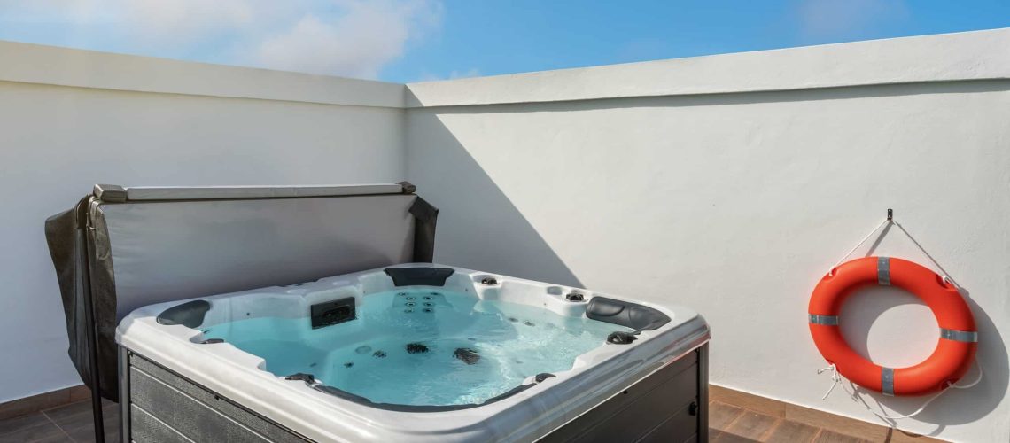 Luxury,Bathtub,,For,Therapeutic,Massage,And,Relaxation,Outside,On,The